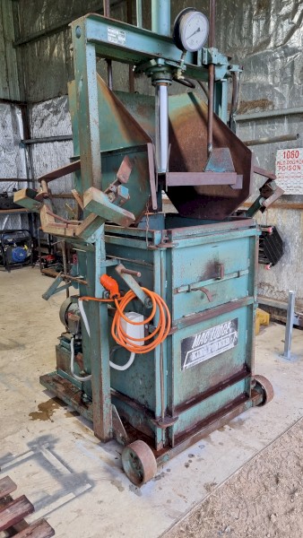 Mac Lodge King Pinner Wool Press