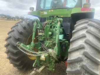 John Deere 7600 Tractor and Front End Loader 