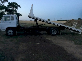 1974 Isuzu Tilt/Slide Tray Truck