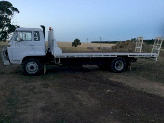 1974 Isuzu Tilt/Slide Tray Truck