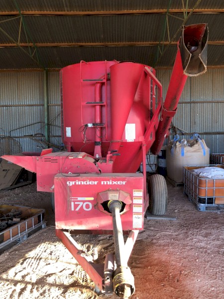 Gehl MX170 Feed mill mixer