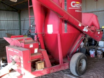 Gehl MX170 Feed mill mixer