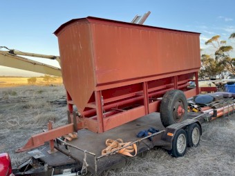Field trailer Grain or feed bin