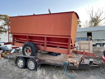 Field trailer Grain or feed bin
