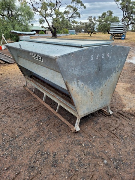 Sheep Feeder