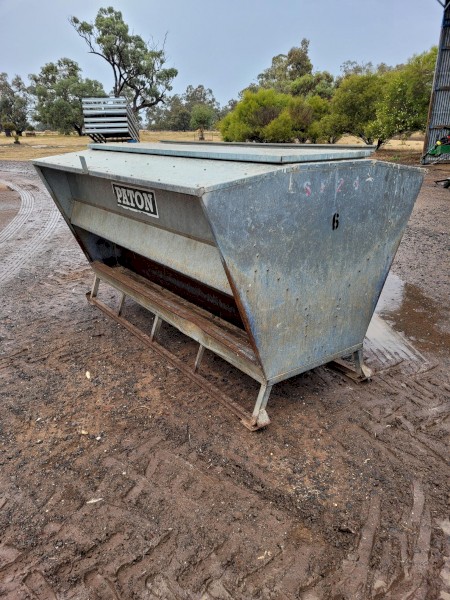 Sheep Feeder