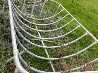 Round bale hay racks