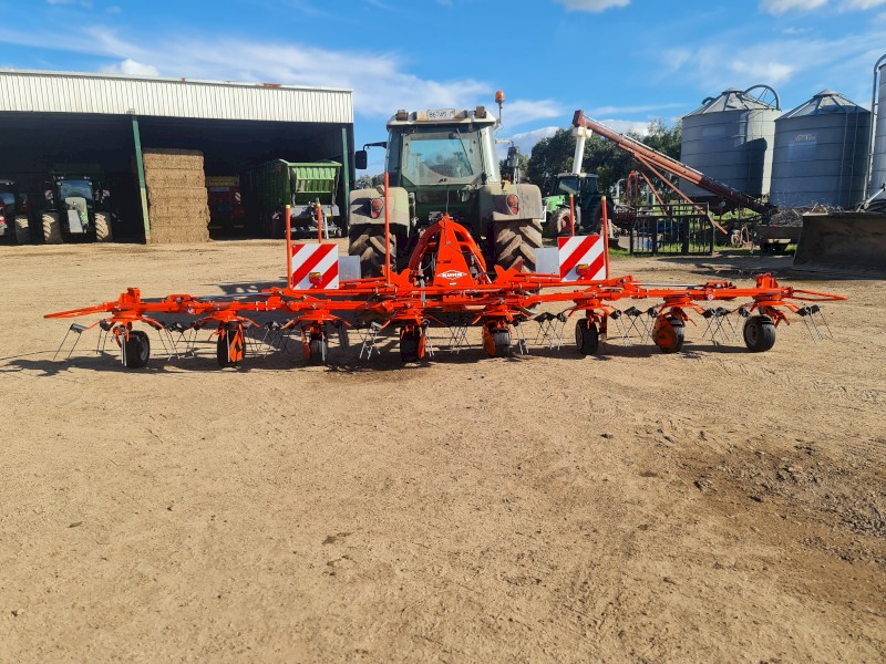 Kuhn GF7902 Tedder Hay Rake