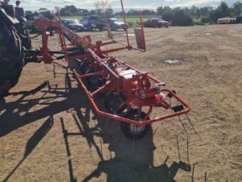 Kuhn GF7902 Tedder Hay Rake