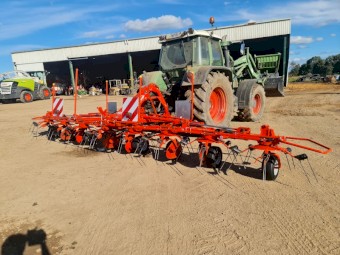 Kuhn GF7902 Tedder Hay Rake