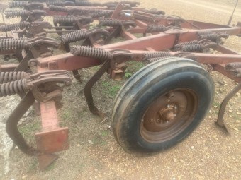 International 2-11 31 Tyne Scarifier