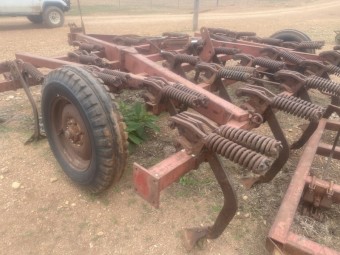 International 2-11 31 Tyne Scarifier