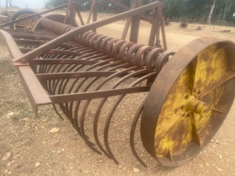 4 meter Stick rake