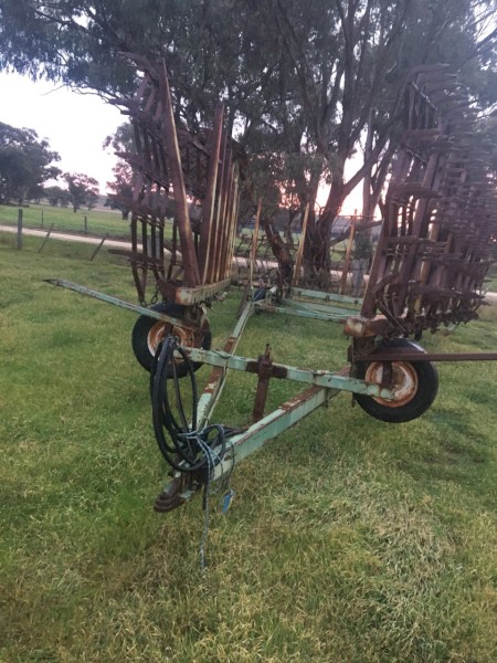 18 metre hydraulic folding harrows