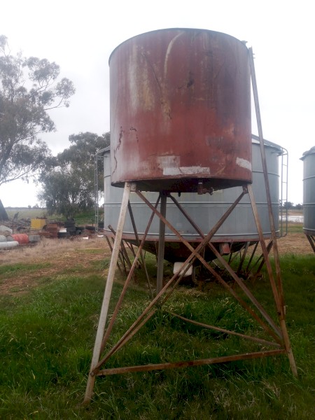 Tripod Fuel tank