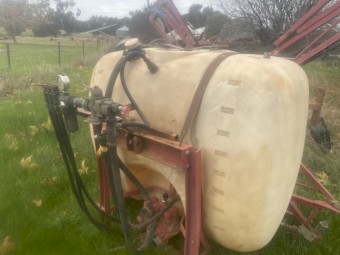Hardi 800L 7.5 meter Boomspray