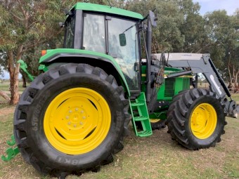 John Deere 6810 C/W Quicke Loader