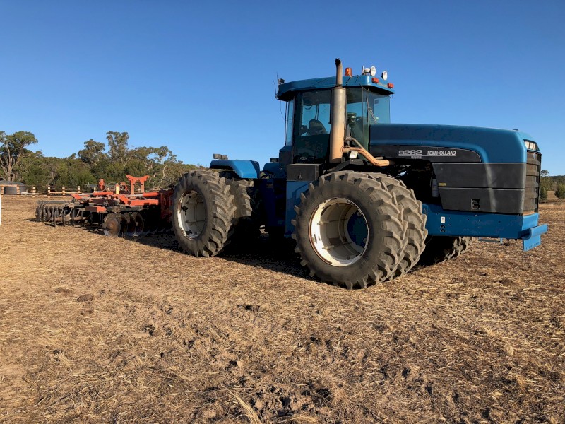 New Holland 9282 4WD Articulated Tractor