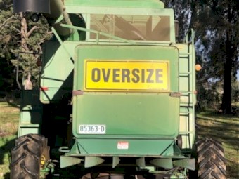 John Deere 7720 Titan 2 4wd Header with 220 Front