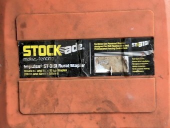 Stockade fencing stapler