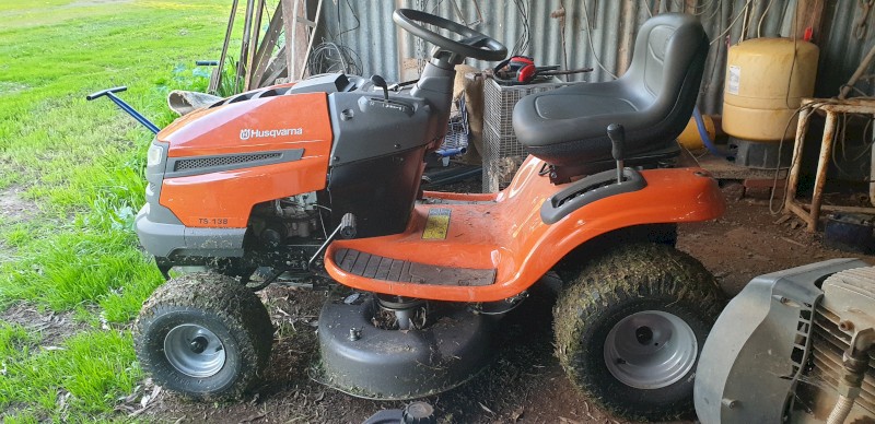 Husqvarna TS 138 ride on mower