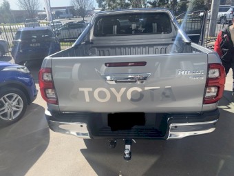 2017 Toyota Hilux SR5 Dual Cab 4WD Ute