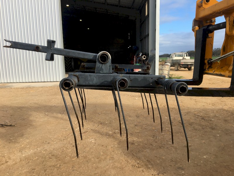 Finger tine harrows