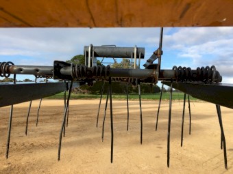 Finger tine harrows