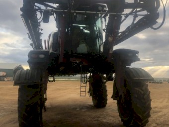Miller Nitro 4333 SP Boom Spray