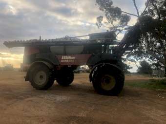 Miller Nitro 4333 SP Boom Spray