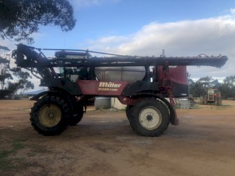 Miller Nitro 4333 SP Boom Spray