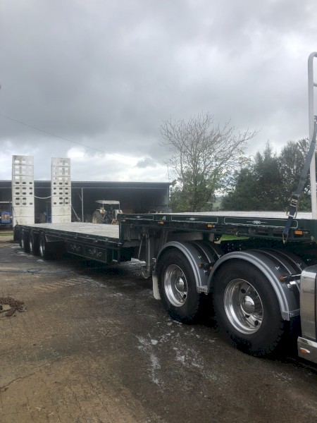 2004 Freighter Drop Deck with Ramps