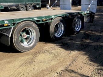 2004 Freighter Drop Deck with Ramps