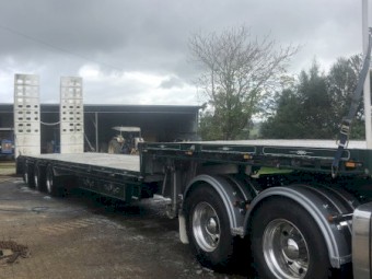2004 Freighter Drop Deck with Ramps