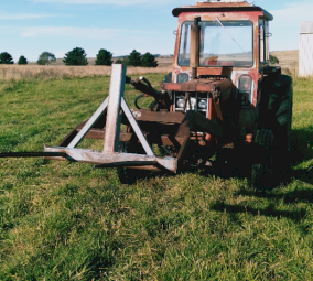 International 574 Tractor