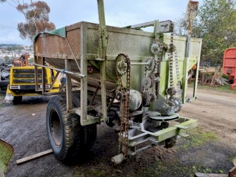 Crump 3 Tonne Trailing Super Spreader
