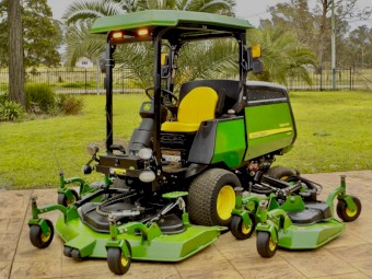 2018 John Deere 1600 WAM Series II Commercial Diesel Out Front Ride on Lawn Mower
