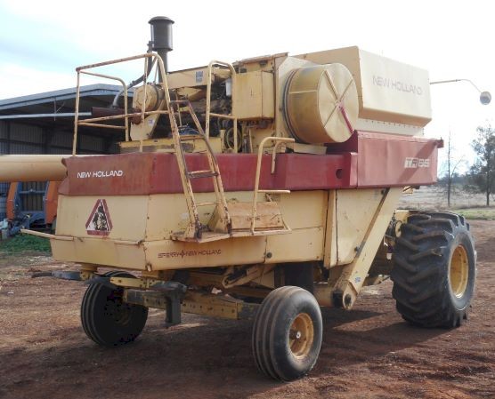 Hew Holland TR85 Header