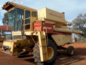 Hew Holland TR85 Header