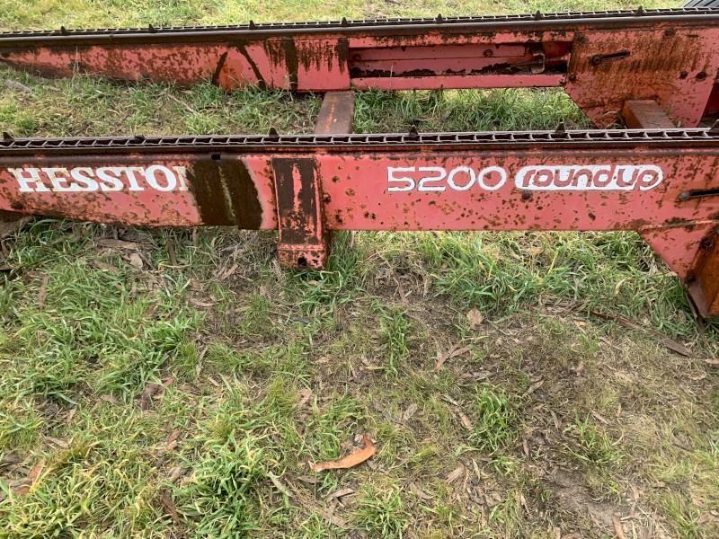 Hesston 5200 roll stacker