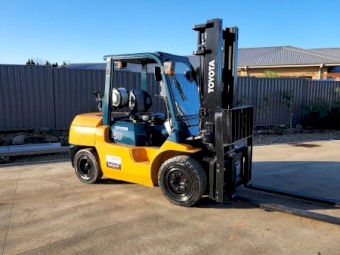 Toyota Forklift 4T Low Hours