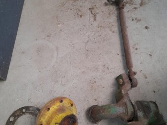 John Deere harvester rear stub axles & hubs