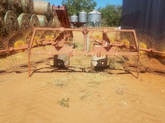 Sitrex  3pl 10 wheel Rake