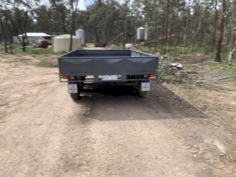Flat top trailer with sides