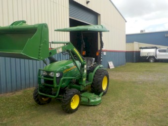 2012  John Deere 2520  front end loader  with mid mounted mower