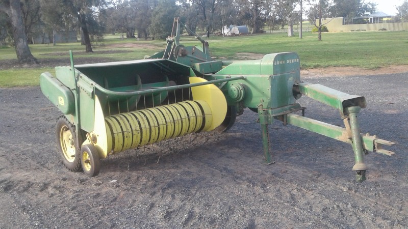 John Deere 24T Small Square Baler