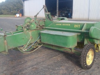 John Deere 24T Small Square Baler