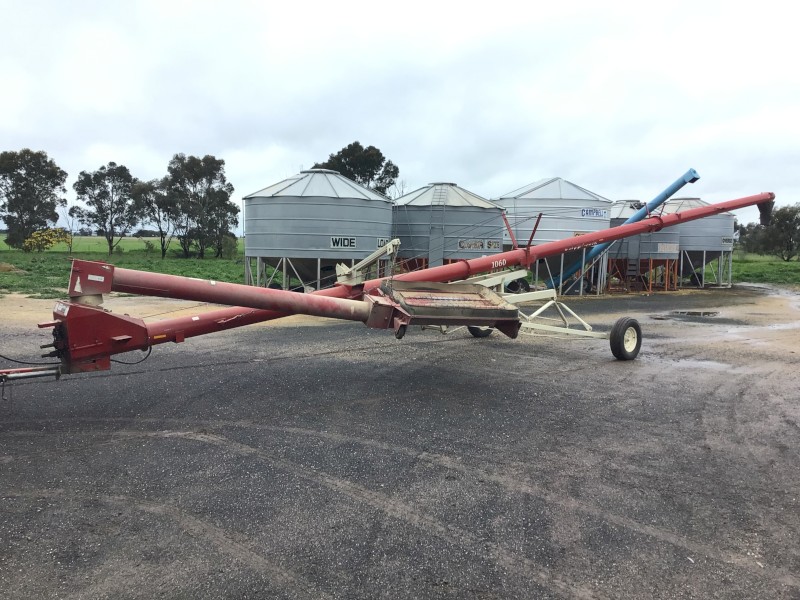 Farm King 10-60 Swing Away Auger