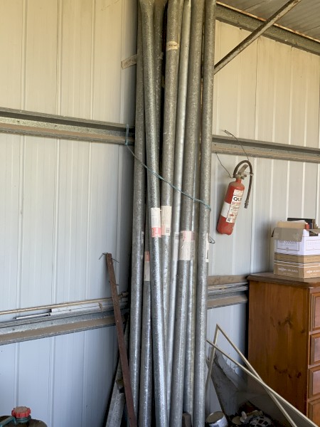 Waratah adjusta-stay and posts