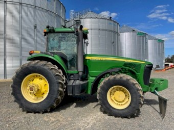 John Deere 8520 Tractor